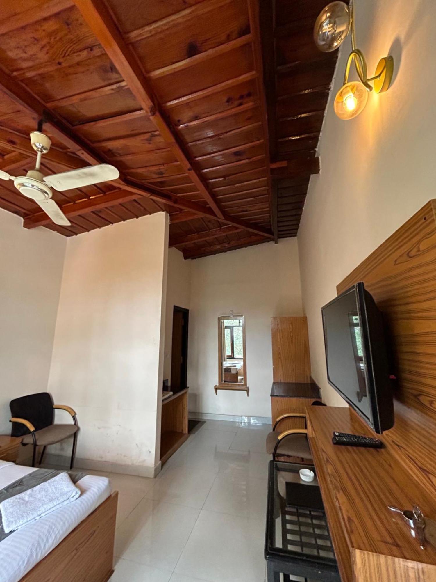 Hotel Maya Regency Бхимтал Экстерьер фото